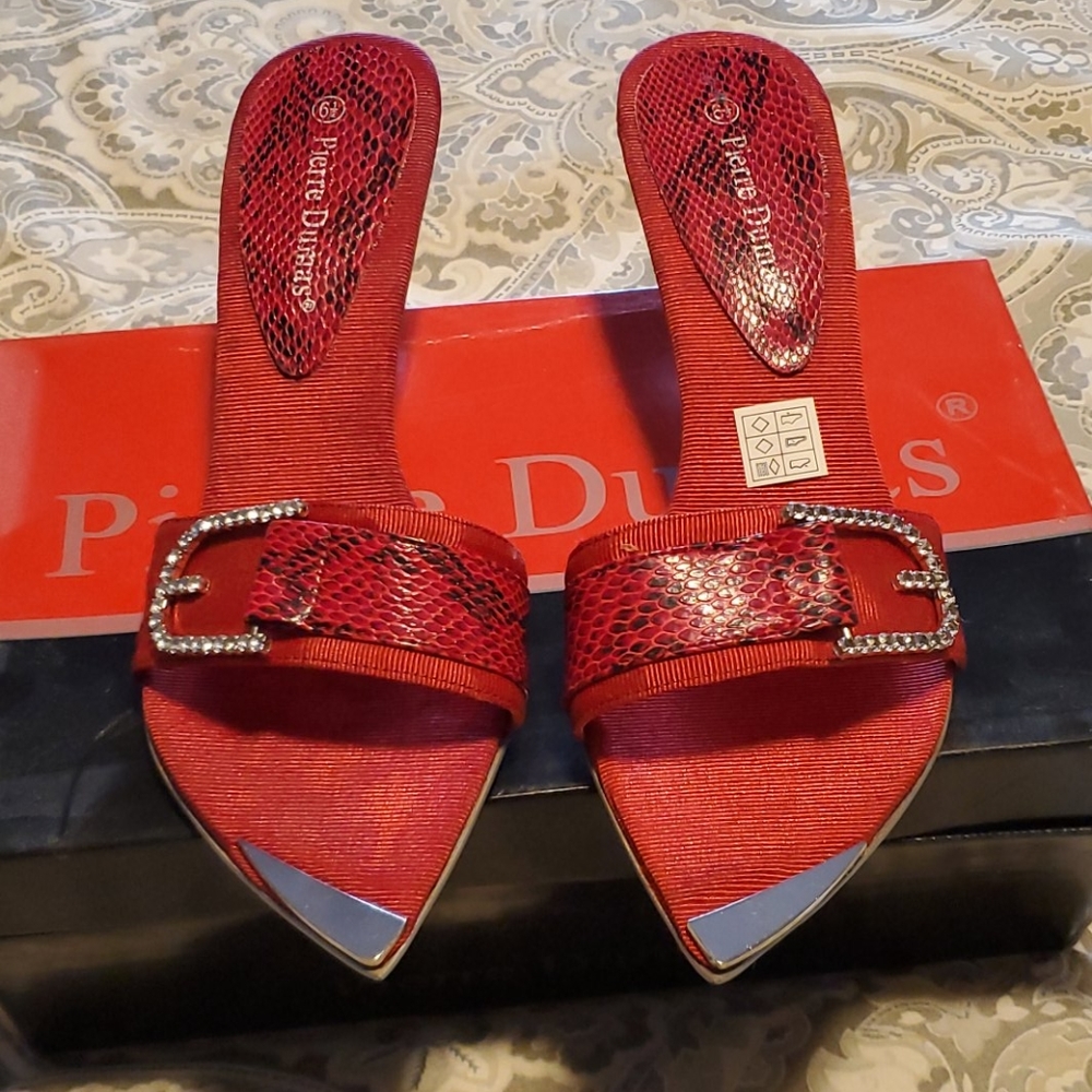 Pierre Dumas red kitten heal sandle.BNWB